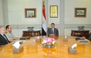 مرسي في اجتماع مع وزيري الدفاع والداخلية والمخابرات