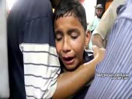 يبكي امه التي استشهدت في رابعة