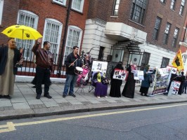 وقفة أمام سفارة الانقلاب لندن