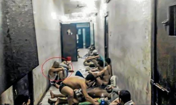 صورة مسربة لمختطفين فلسطينيين داخل لاظوغلي 