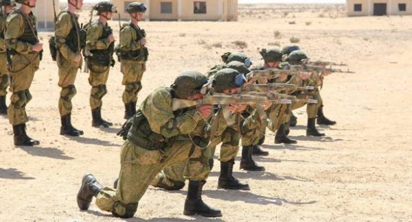 قوات روسية في قاعدة براني غربي مصر