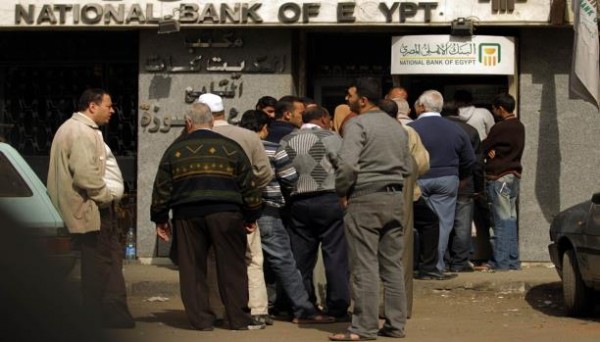 ارتباك في البنوك المصرية عقب انقلاب السعودية