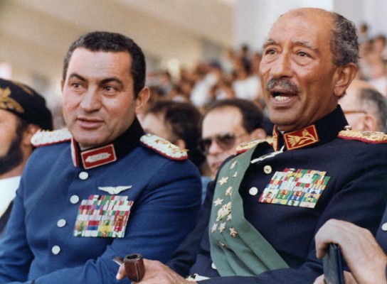 بريطانيا ساعدت "مبارك" للوصول للحكم قبل اغتيال "السادات"