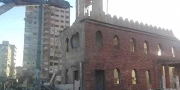 بلدوزرات العسكر تهدم مساجد الإسكندرية