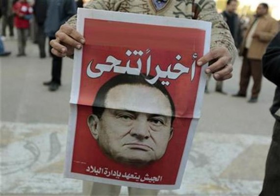 رحل مبارك وترك "صبيانه" يدمرون الوطن 8 سنوات