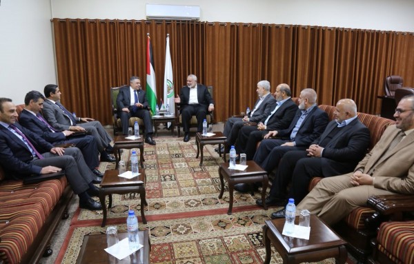 السيسي يُسخر مخابراته لمنع حماس من إسقاط نتنياهو في الانتخابات بدعوى "التهدئة"