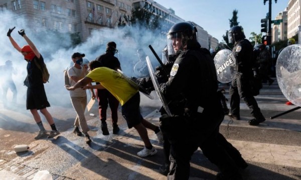 صور الاحتجاجات الأمريكية تستحضر ثورة مصر الضائعة