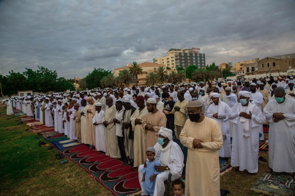 العالم يصلي العيد والانقلاب يتفنن في ملاحقة ساحات الأضحى في مصر