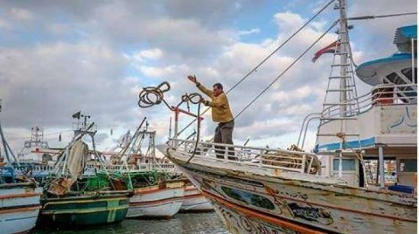 السيسي يتخلى عن الصيادين المحتجزين في ليبيا سعيا وراء أحلامه الانقلابية